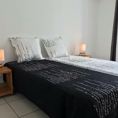 Meuble Homard Avec Jacuzzi Et Vue Mer Saint-Gilles-les Bains Luaran gambar