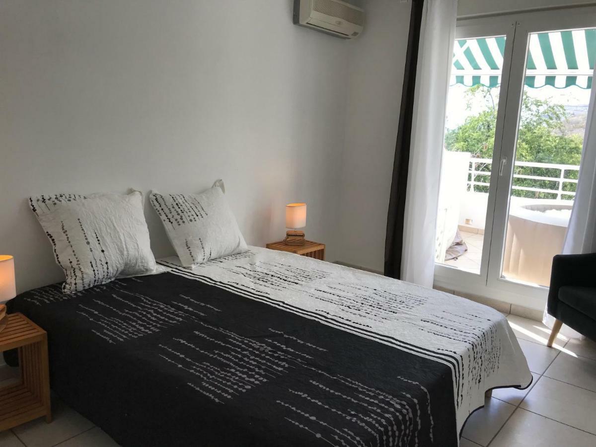 Meuble Homard Avec Jacuzzi Et Vue Mer Saint-Gilles-les Bains Luaran gambar