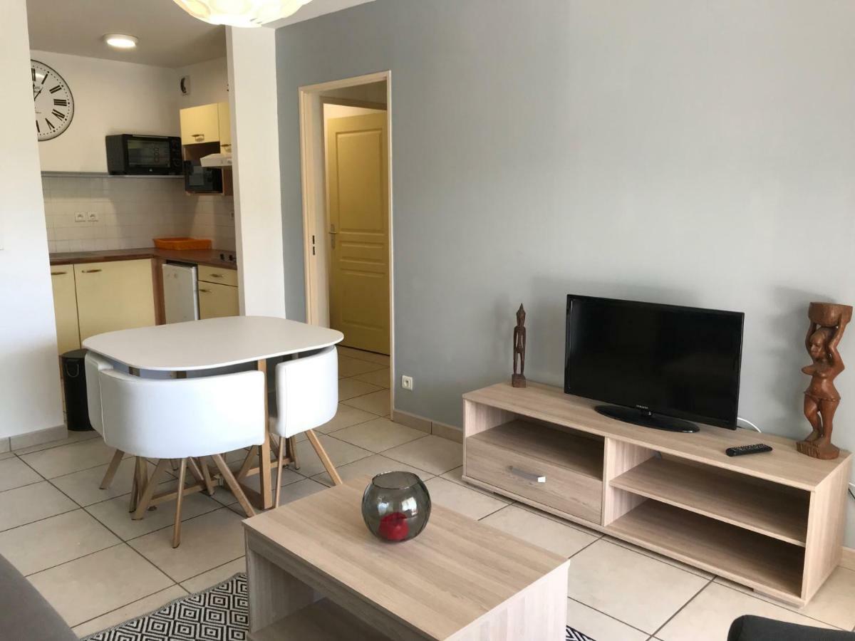 Meuble Homard Avec Jacuzzi Et Vue Mer Saint-Gilles-les Bains Luaran gambar