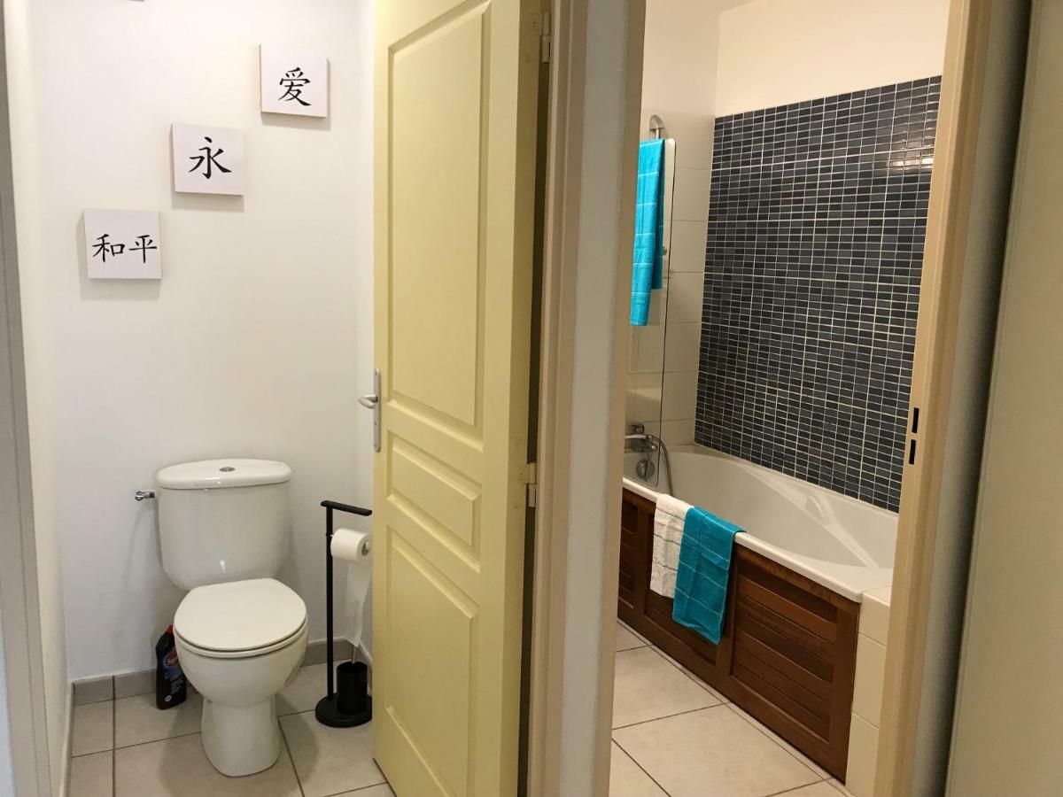 Meuble Homard Avec Jacuzzi Et Vue Mer Saint-Gilles-les Bains Luaran gambar