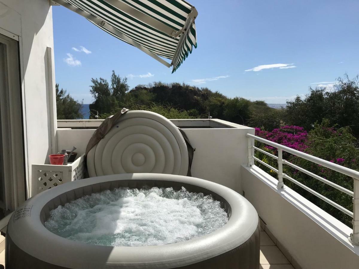 Meuble Homard Avec Jacuzzi Et Vue Mer Saint-Gilles-les Bains Luaran gambar