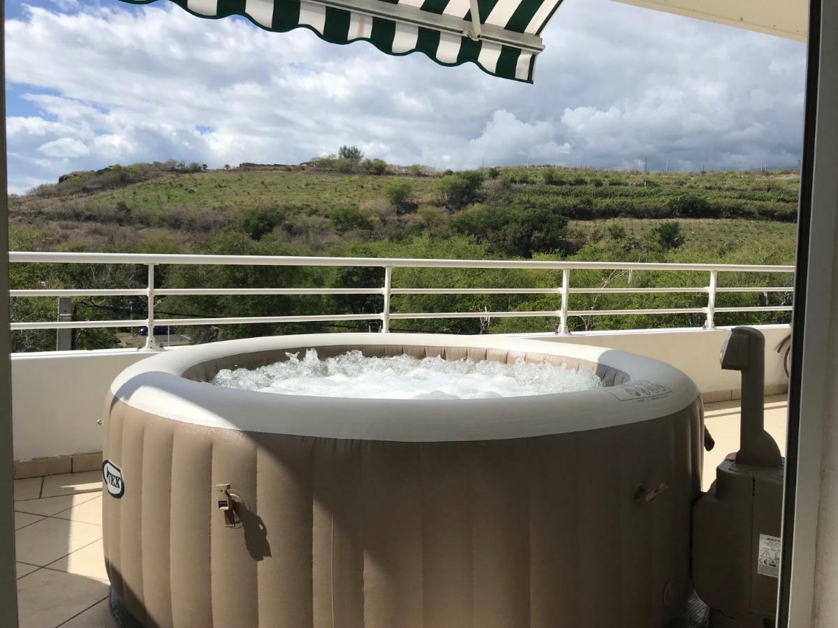 Meuble Homard Avec Jacuzzi Et Vue Mer Saint-Gilles-les Bains Luaran gambar
